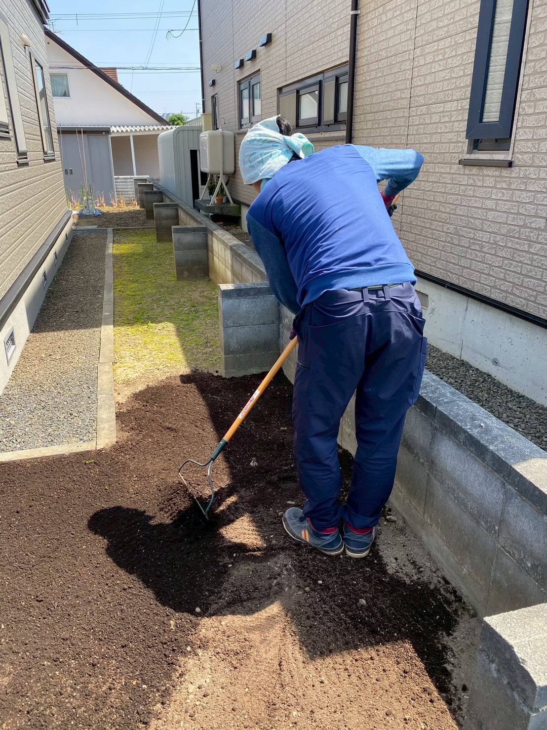 【札幌市厚別区】　敷地内の土間整備作業